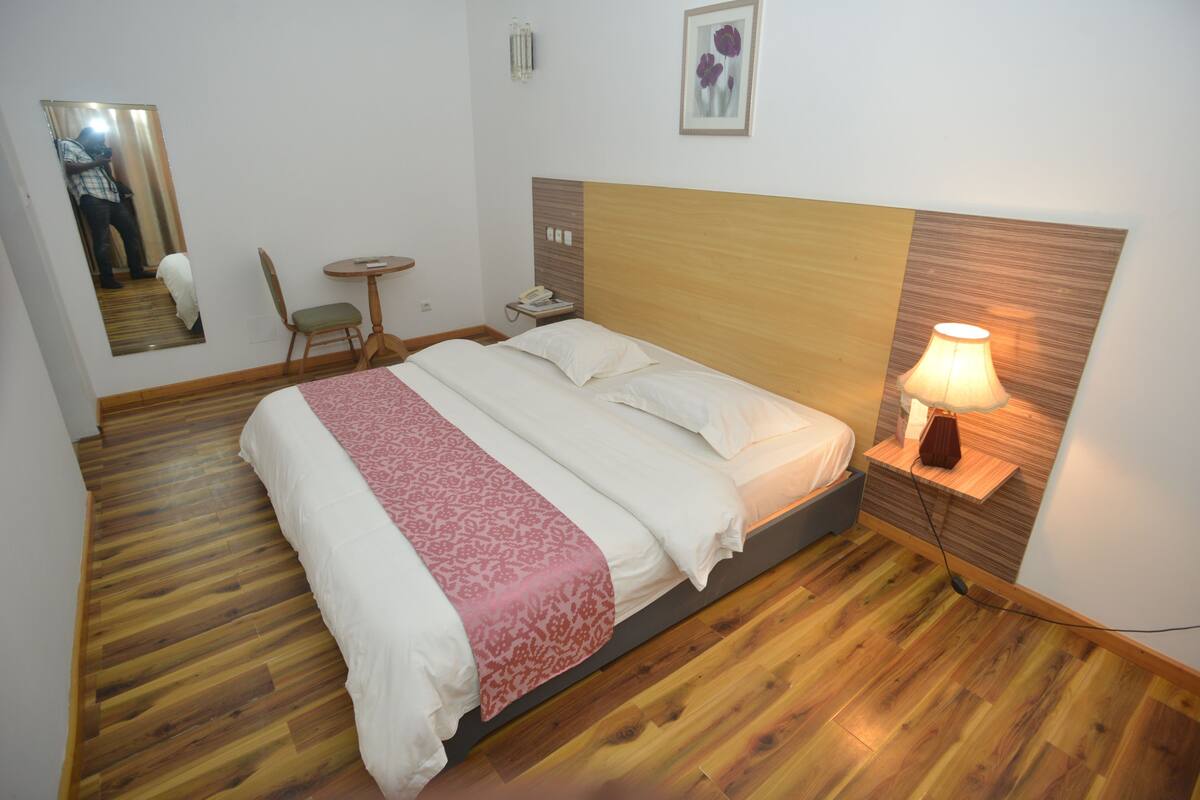 Senior Double Room | Desk, soundproofing, rollaway beds, free WiFi