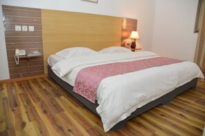 Senior dubbelrum | Skrivbord, ljudisolering, extrasängar och gratis wi-fi