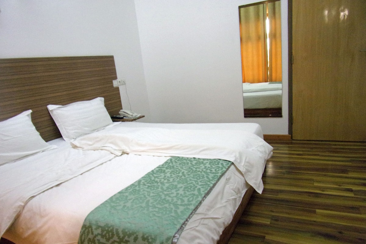 Junior suite, kamers met tussendeur | Een bureau, geluiddichte muren, extra bedden, gratis wifi