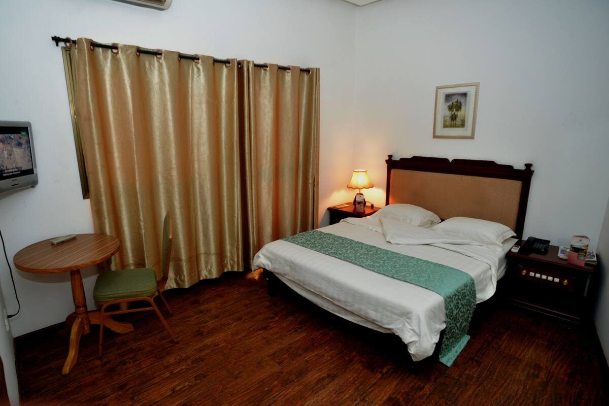 Junior Double Room, Balcony | Desk, soundproofing, rollaway beds, free WiFi