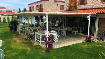 Free daily full breakfast