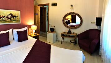 Desk, soundproofing, free WiFi