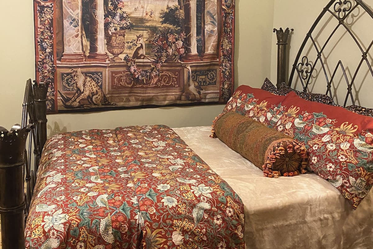 2 bedrooms, premium bedding, individually decorated