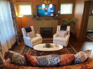 Presidential Apartment, 2 Bedrooms, Kitchen, City View | Living area