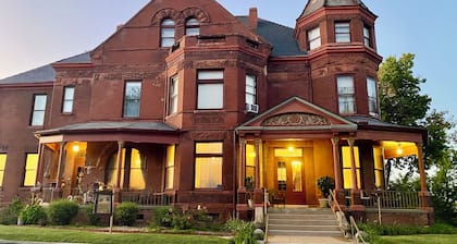 Vineyard Mansion & Carriage House Bed & Breakfast