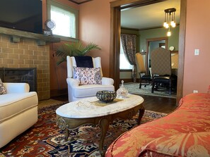 Presidential Apartment, 2 Bedrooms, Kitchen, City View | Living area