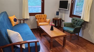 Family Apartment, 2 Bedrooms with Kitchen and Pool View | 1 間睡房、埃及棉床單、高級寢具、書桌