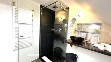 Comfort Studio, Kitchenette | Bathroom