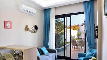 2+1, Poolside | Living area | LCD TV