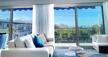 BEACH VIEW AND RACECOURSE. PARKING