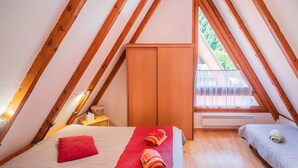 1 bedroom, iron/ironing board, free WiFi, bed sheets - Pavillon Pinot Noir (Cottage) with terrace and parking (Kaysersberg Vignoble)