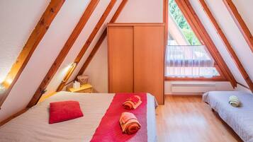 1 habitación, tabla de planchar con plancha, wifi gratis y ropa de cama