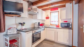 JÀÀkaappi, mikroaaltouuni, uuni, astianpesukone