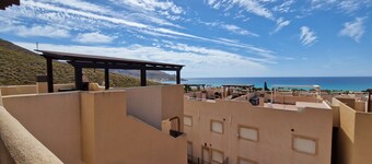 Appartamento con vista fantastica, a 400 m dal mare, 2 camere da letto, 5 persone