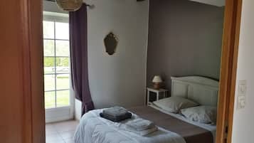 1 slaapkamer, een strijkplank/strijkijzer, reisbedje, gratis wifi