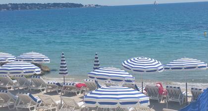 Sehr schönes 3 Zimmer modernes Schwimmbad Parkplatz WIFI 300 m Golfe Juan Strand