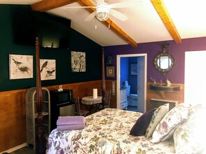 Iron/ironing board, travel cot, free WiFi, bed sheets - BirdHouse Suite @ HomeAway Ranch (Boerne)