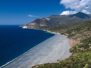 Nær stranden
