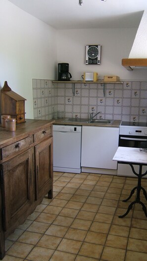 Kühlschrank, Ofen, Herdplatte, Geschirrspüler