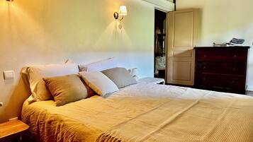 3 chambres, fer et planche Ă repasser, Wi-Fi, draps fournis