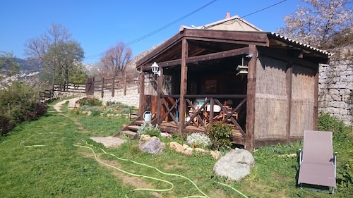 Hamlet ZITAMBOLI 900m merenpinnan yläpuolella ja 1 tunnin päässä merestä escala retkiä