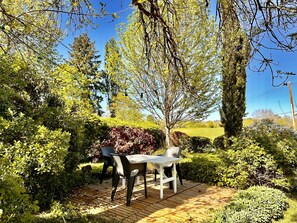 Outdoor dining - The small sheepfold in the Perigord (Villefranche-Du-Périgord)