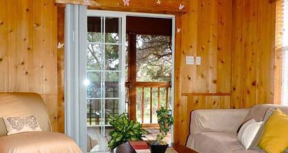 "Wildflowers" Hütte im Hill Country Mini Resort mit Waldreiten und Joggen