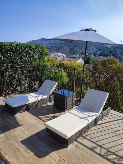 Beautiful south facing villa with large pool