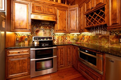 Beautiful Log Home - Spectacular View