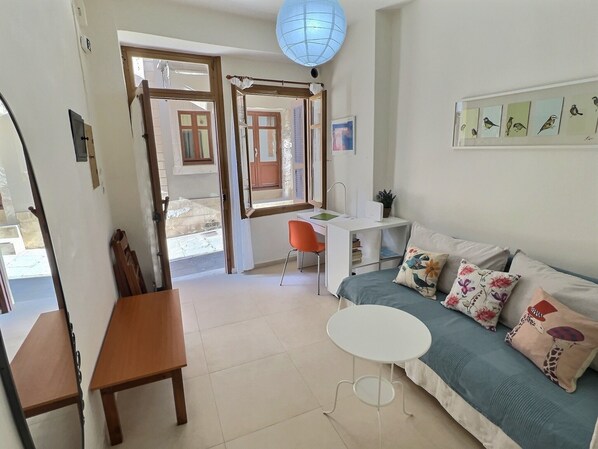 Smart TV, books, offices