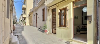 Old Town Apartment, Near the Beach