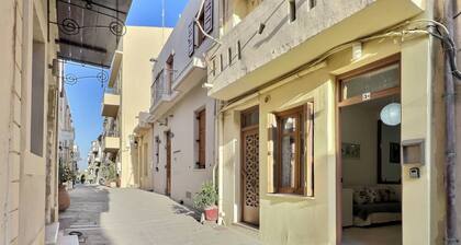 Old Town Apartment, Near the Beach