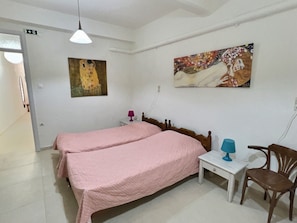 1 bedroom, desk, free WiFi, bed sheets