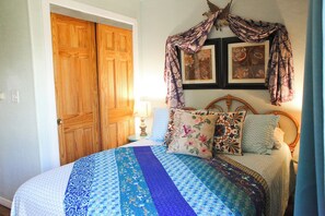 2 bedrooms, iron/ironing board, travel cot, free WiFi