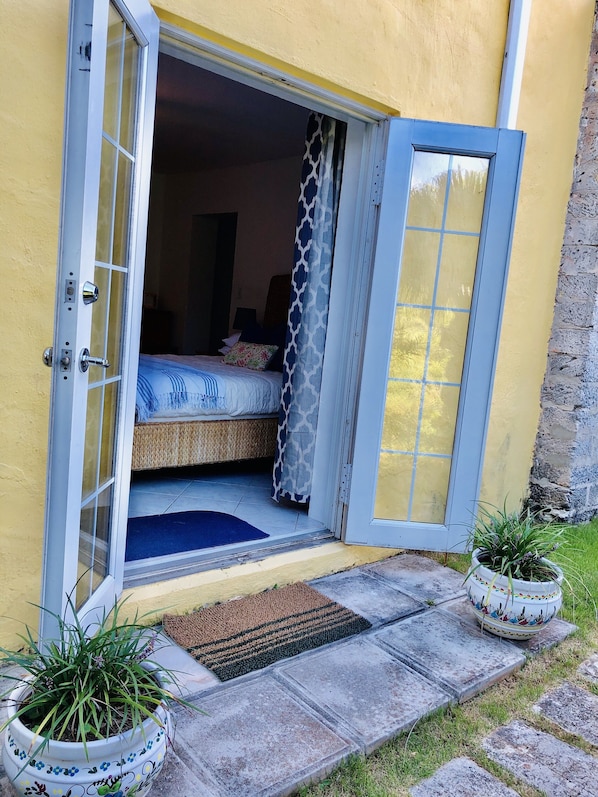 1 bedroom, desk, iron/ironing board, WiFi