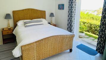 1 slaapkamer, een bureau, een strijkplank/strijkijzer, wifi