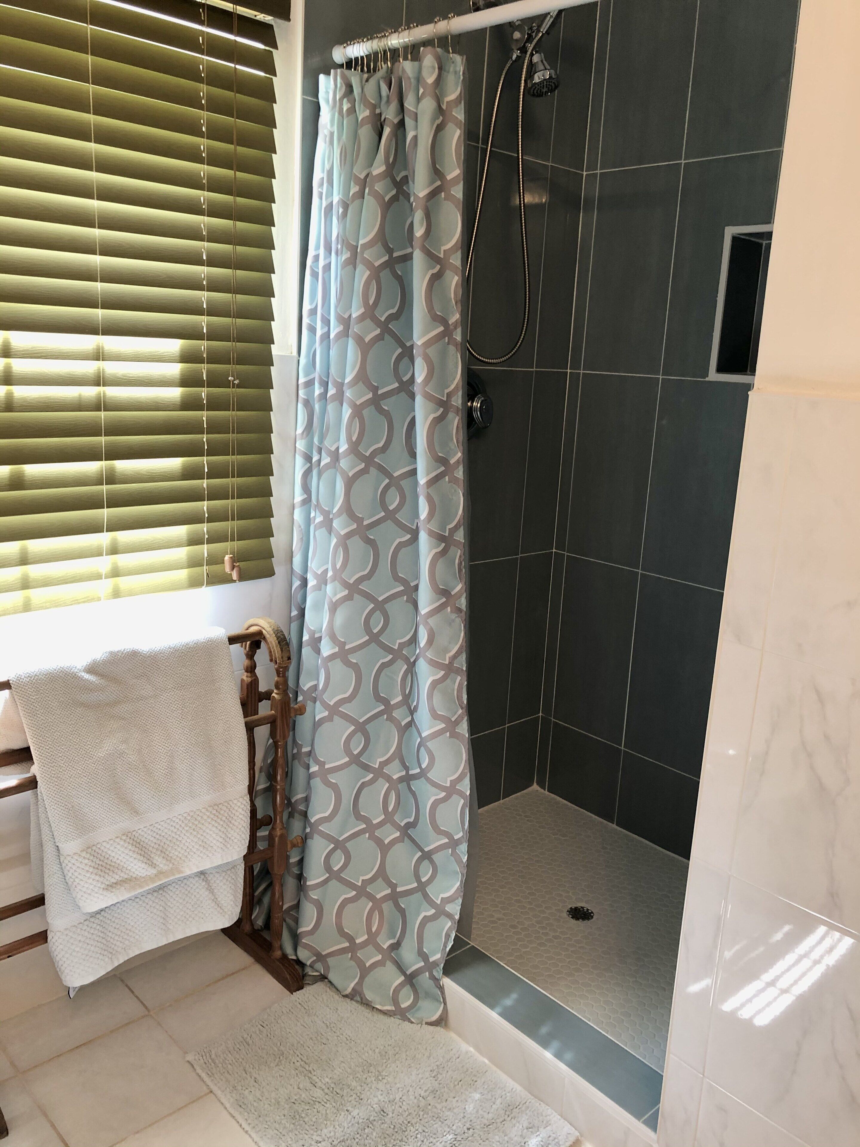 Bruser, hårtørrer, håndklæder, Sæbe