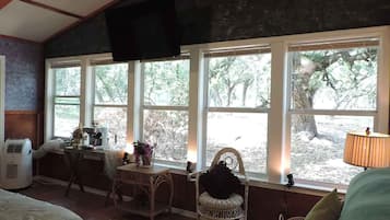 Iron/ironing board, travel crib, free WiFi, bed sheets