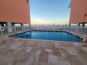 Et oppvarmet basseng