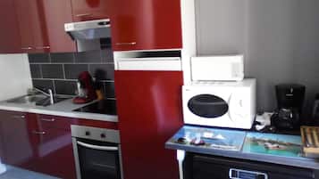 Frigorífic, microones, forn i placa de cuina