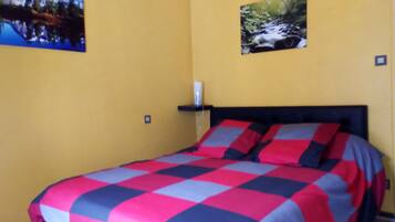 1 chambre, fer et planche Ă repasser, Wi-Fi gratuit, draps fournis