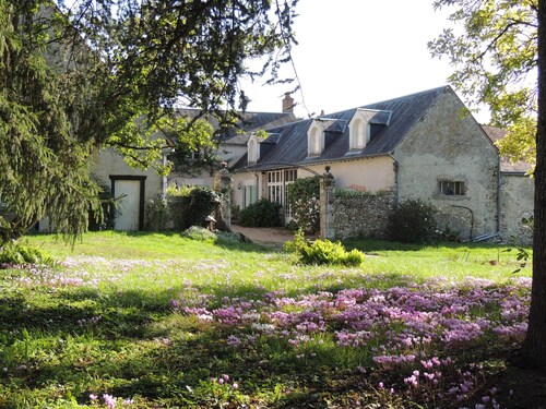 LA CLOSERIE DU PRIEURE GRANDE MAISON IN THE HEART OF THE LOIRE CASTLES