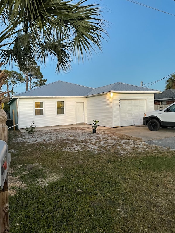 Property grounds -   Ranch House 3 Blocks to  Beach (Panama City Beach)