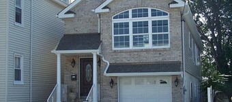 15 mins away from NYC & American Dream Mall. 3 BR -2 Baths. Free Washer & Dryer