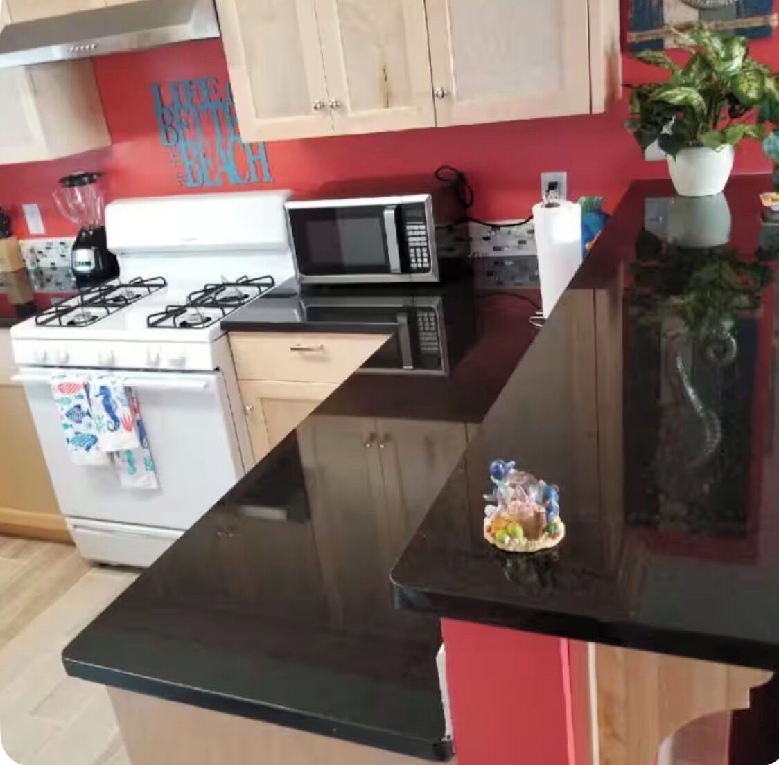 Réfrigérateur, micro-ondes, cafetière/bouilloire