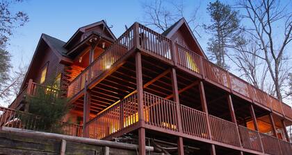 LOGHOME-SLEEPS 12 - FAST WIFI, HOT TUB, FIREPIT, GAME ROOM, KAYAKS - LAKE LURE