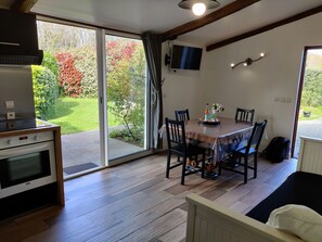 Dining - Gîte du Doux Verger, 3-star house, Wifi fibre, Pets and ANCV cheques (Saint-Lunaire)