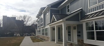 Modern Condo by State Hospital!- Elmwood