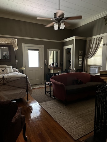 1 bedroom, desk, iron/ironing board, free WiFi. Private Suite within my Historial Home. Built in 1917.
