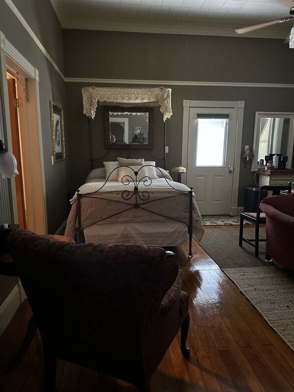 1 bedroom, desk, iron/ironing board, free WiFi